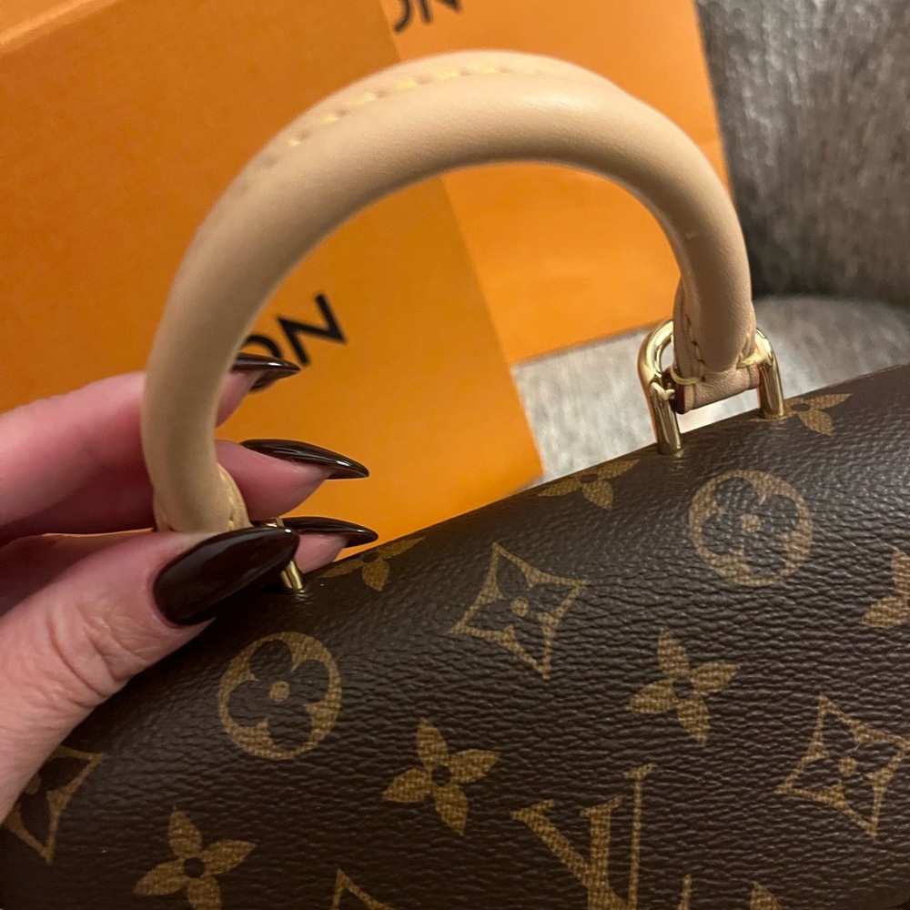 AUTHENTIC Louis Vuitton Monogram Canvas Cluny Mini - Picture 11 of 16
